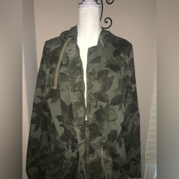 Mossimo XL Green Camouflage Full zip & Button Hooded Jacket, Coat, Preloved - Picture 4 of 4